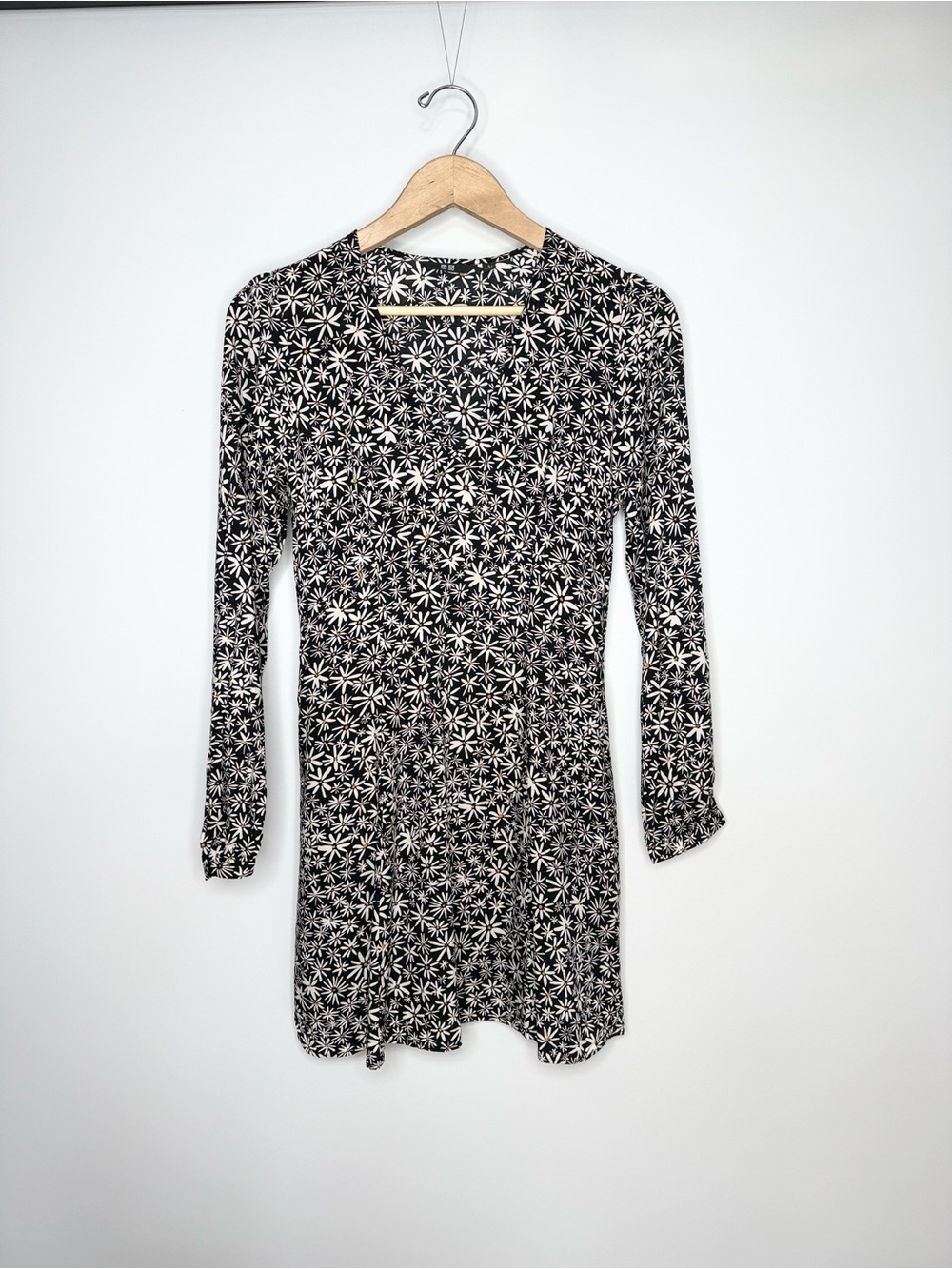 Uniqlo Black and White Floral Long Sleeve Mini Dress Size Small